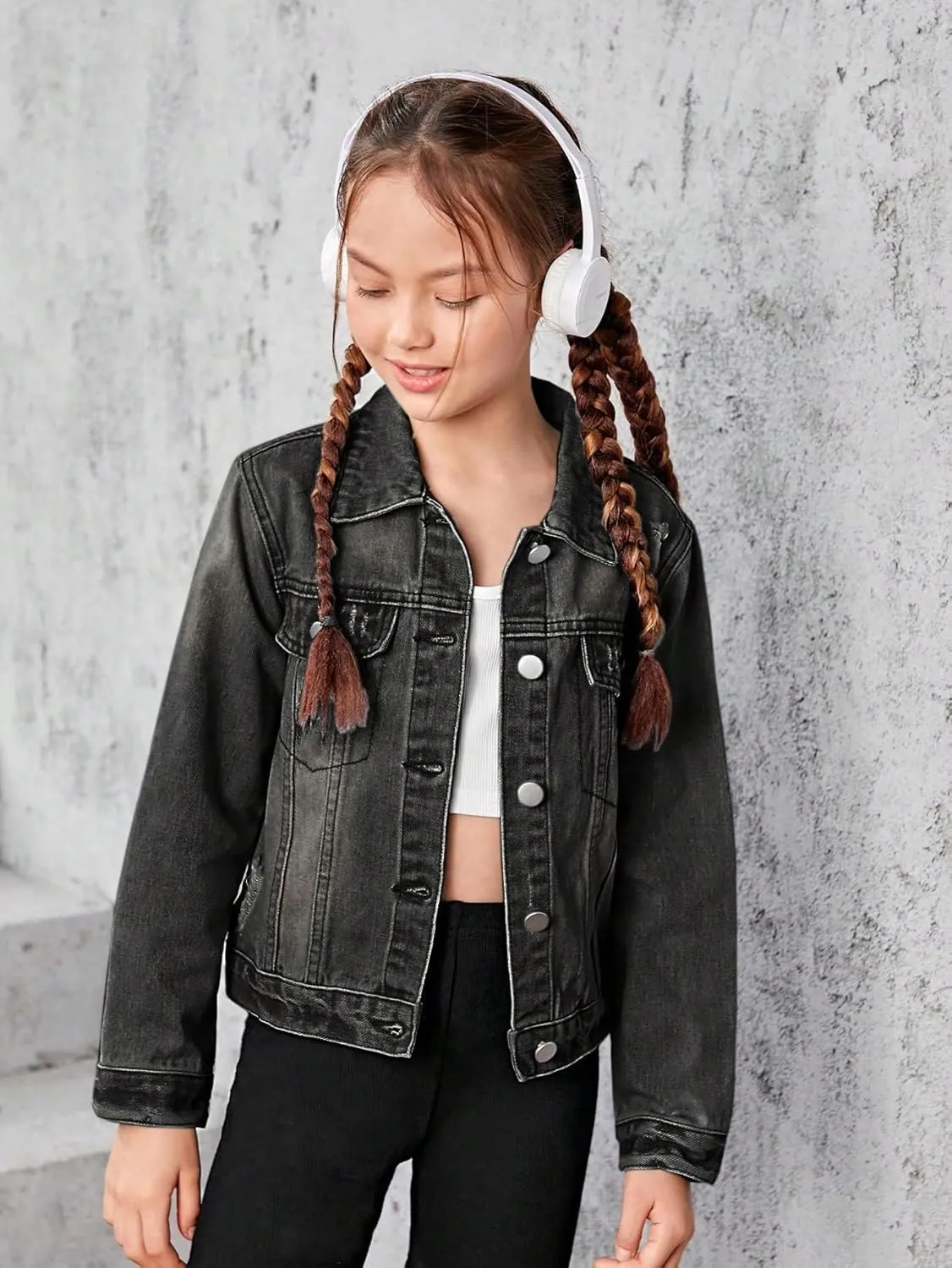 WDIRARA Girl's Ripped Flap Pocket Button Front Long Sleeve Collared Denim Jacket