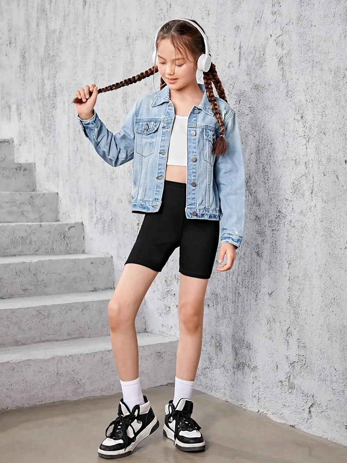 WDIRARA Girl's Ripped Flap Pocket Button Front Long Sleeve Collared Denim Jacket