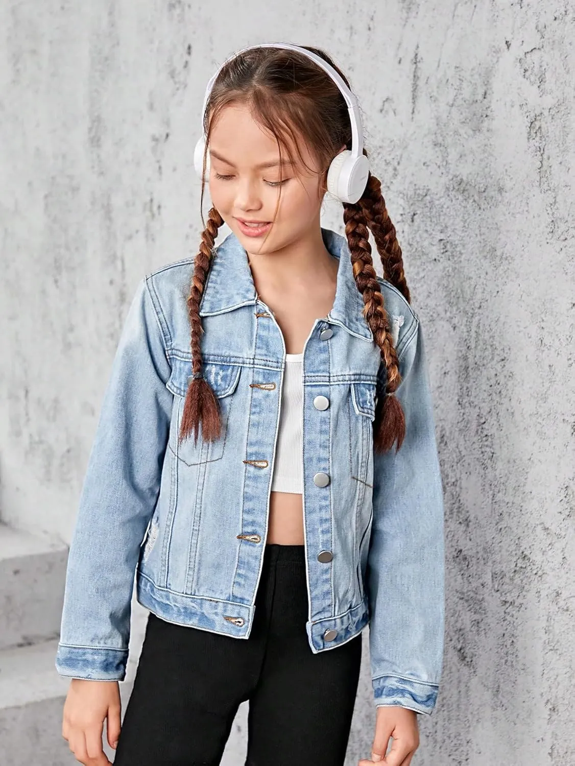 WDIRARA Girl's Ripped Flap Pocket Button Front Long Sleeve Collared Denim Jacket
