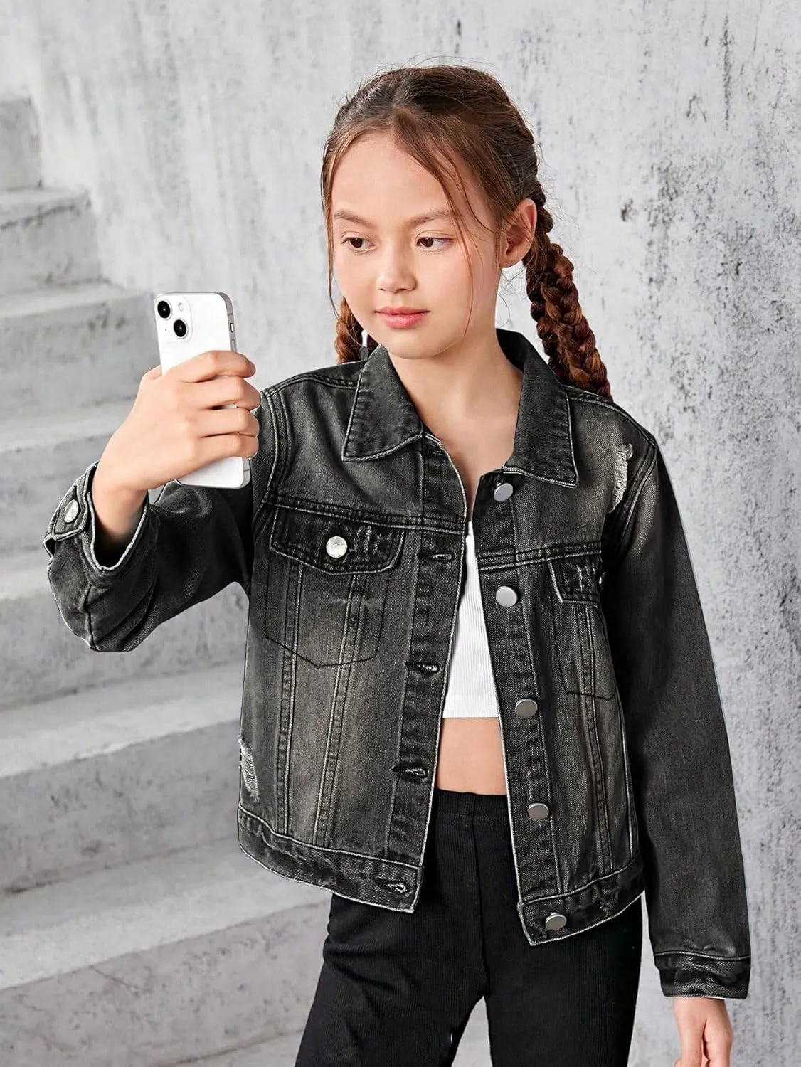 WDIRARA Girl's Ripped Flap Pocket Button Front Long Sleeve Collared Denim Jacket